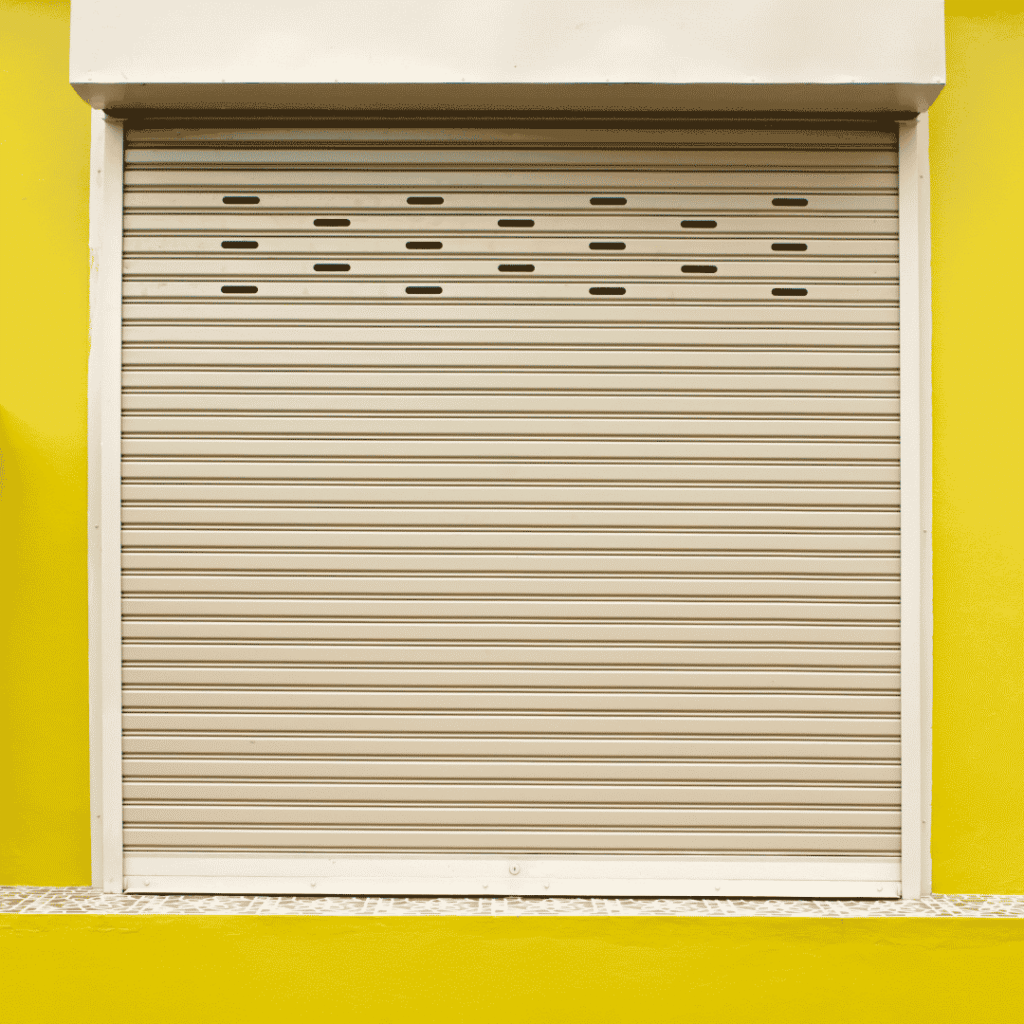 Automatic rolling shutter for commercial entrances